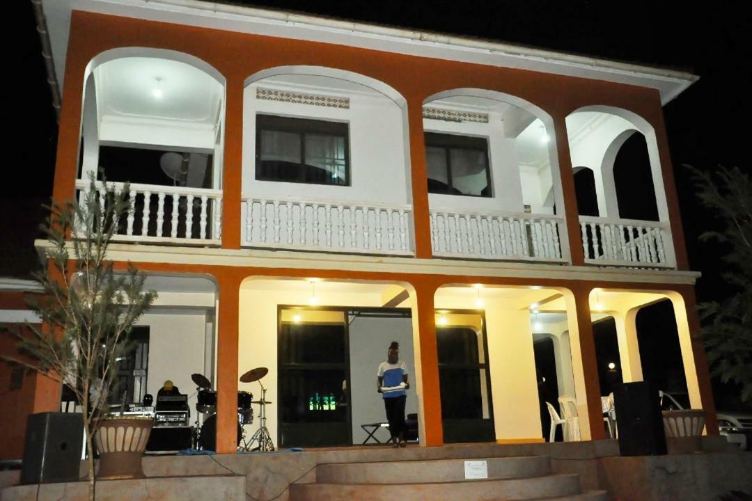 Dorabo Tourist Hotel Jinja Bagian luar foto